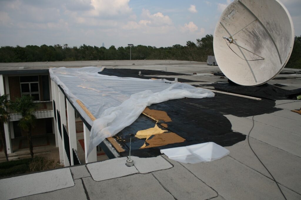 Hurricanes and Roof Edge Failures - Nelson Forensics